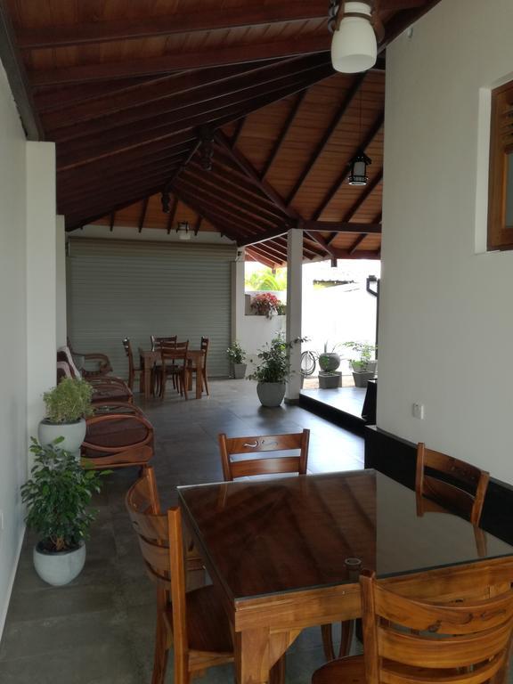 Bianco Terrace Hotel Negombo Exterior foto